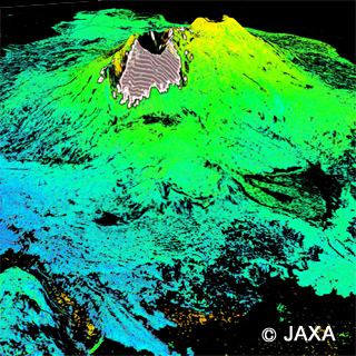 PALSAR-2による鹿児島県桜島の干渉画像をもとに作成した鳥瞰図 (前: 2015年11月30日、後: 2016年2月8日のデータおよびALOS全球数値地表モデル30m版 (AW3D30) を使用) 