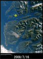 2009年7月16日午前8時31分頃に陸域観測技術衛星「だいち」(ALOS)搭載の高性能可視近赤外放射計2型(アブニール・ツー)により観測されたニュージーランド南島沖で2009年7月15日午後6時22分(日本時間)頃に発生した地震の震央付近の切出し画像(それぞれ約40km×50km)