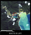 陸域観測技術衛星「だいち」搭載センサ、アブニール・ツーで観測された奄美大島・住用町付近の様子(約5km×5kmのエリア、災害後の2010年10月30日観測)