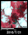 陸域観測技術衛星「だいち」搭載センサ、アブニール・ツーで観測された豪雨による土石流の発生した広島県庄原市西城町付近の拡大(それぞれ6km四方、2010年7月21日観測)