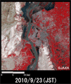 陸域観測技術衛星「だいち」搭載センサ、アブニール・ツーで観測されたパキスタン・ハイダラーバード付近の河川増水の様子(約30km×30kmのエリア、災害後2010年9月23日観測)