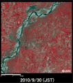 陸域観測技術衛星「だいち」搭載センサ、アブニール・ツーで観測されたパキスタン・Chund Bharwana付近の河川増水の様子(約18km×18kmのエリア、災害後2010年9月30日観測)