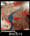 陸域観測技術衛星「だいち」(ALOS)搭載センサ、プリズムとアブニール・ツー観測画像から作成されたフンザ川が土砂崩れにより堰き止められてできた湖の上流部のパンシャープン画像(6km四方のエリア、土砂崩れ後の2010年6月13日観測)