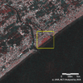災害前後の陸域観測技術衛星「だいち」(ALOS)搭載のLバンド合成開口レーダ(PALSAR；パルサー)カラー合成画像(赤：2009年11月12日観測、緑・青：2011年4月2日観測、入射角41.5度)より千葉県木戸浜海水浴場付近拡大図