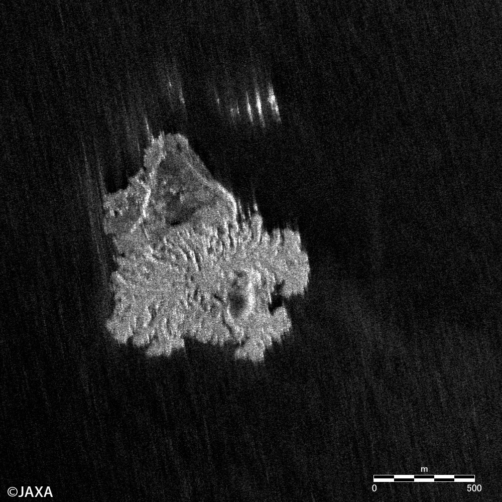 図4(左):航空機搭載合成開口レーダ（PI-SAR-L2）観測による西之島の画像（2014年2月4日）