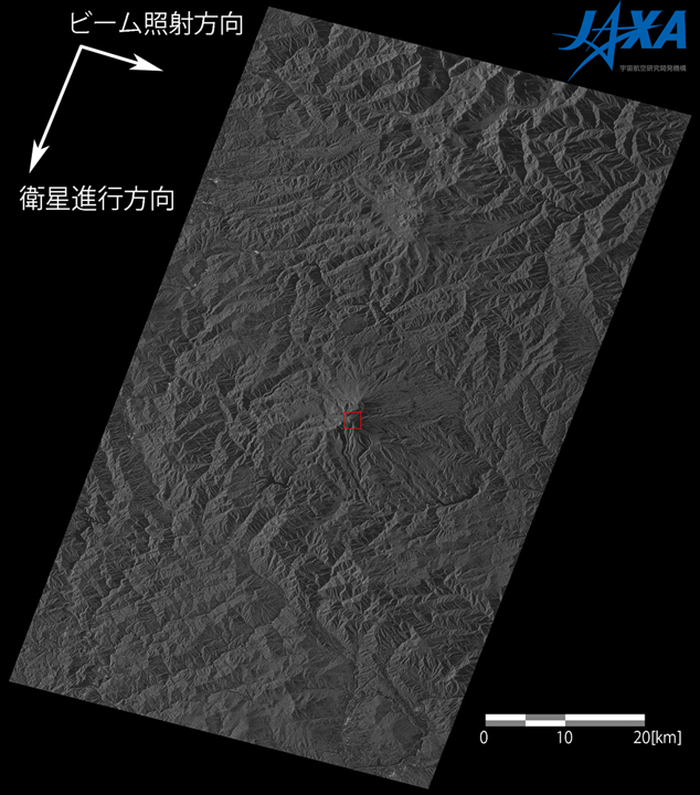 図2: 2014年9月28日12時45分頃に御嶽山付近を観測したPALSAR-2の高分解能[3m]モード (1偏波) の（入射角45°）画像。画像中央部に御嶽山。