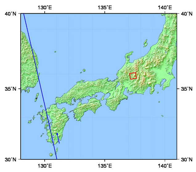 図3:PALSAR-2による観測範囲（赤枠）と「だいち2号」の軌道（青線)