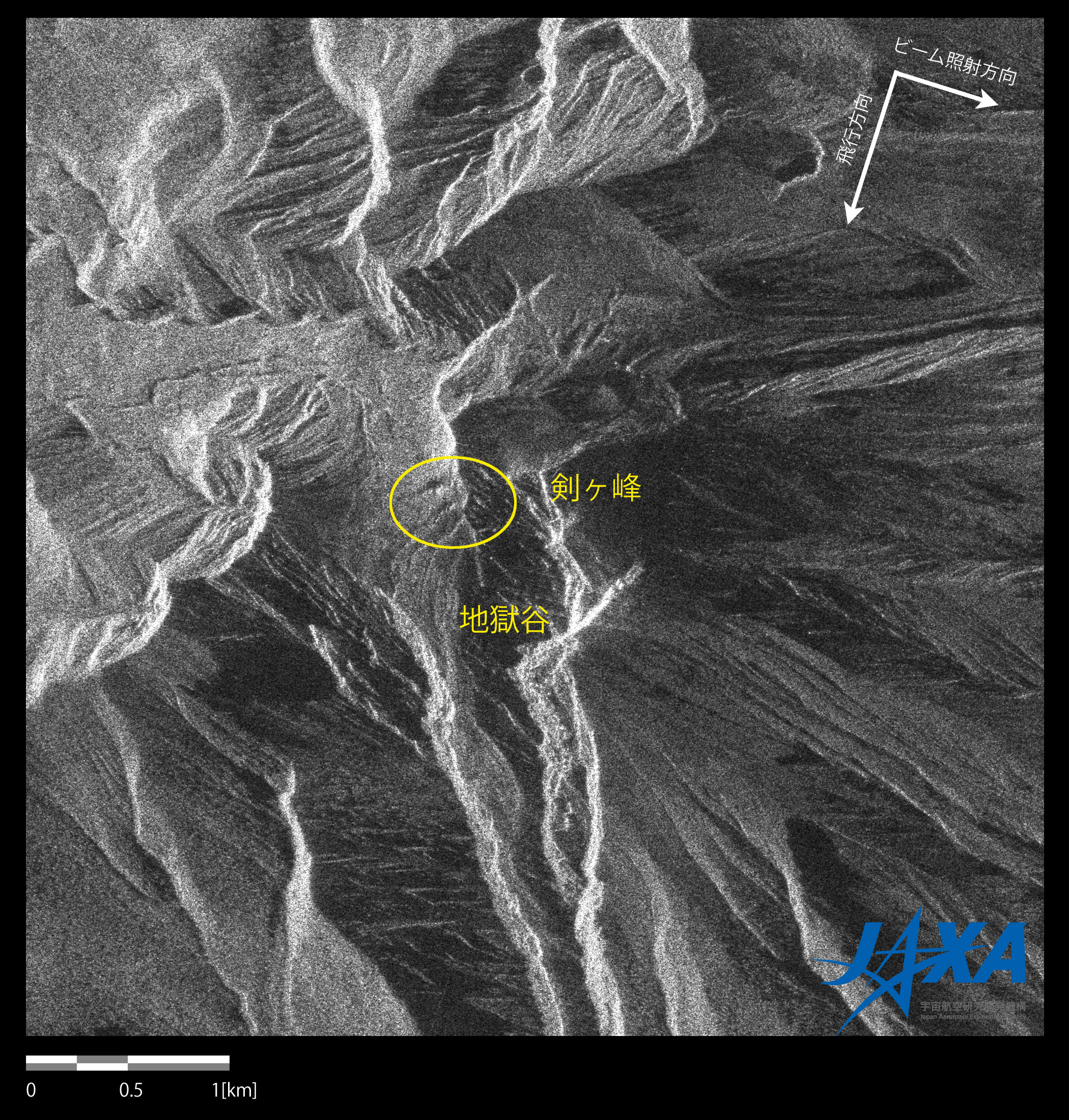 図3: 2014年10月2日12時30分頃に御嶽山観測したPALSAR-2の高分解能[3m]モード (1偏波) の（入射角32°）画像から、山頂付近
