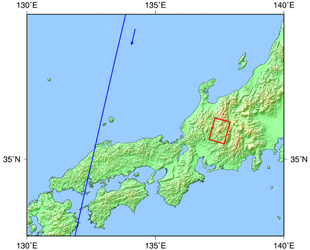 図1:PALSAR-2による観測範囲（赤枠）と「だいち2号」の軌道（青線)