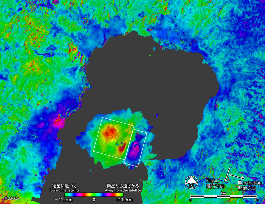 図4：PALSAR-2による鹿児島県桜島周辺の干渉画像 (前：2015年7月6日昼、後：8月17日昼)