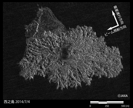 図5(右):だいち2号（PALSAR-2）観測による西之島の画像（2014年7月4日）