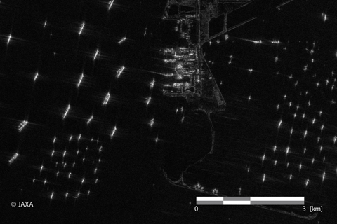 Figure 6 (right). Identified ships in the image. (images are from the red boxes (e), respectively.)