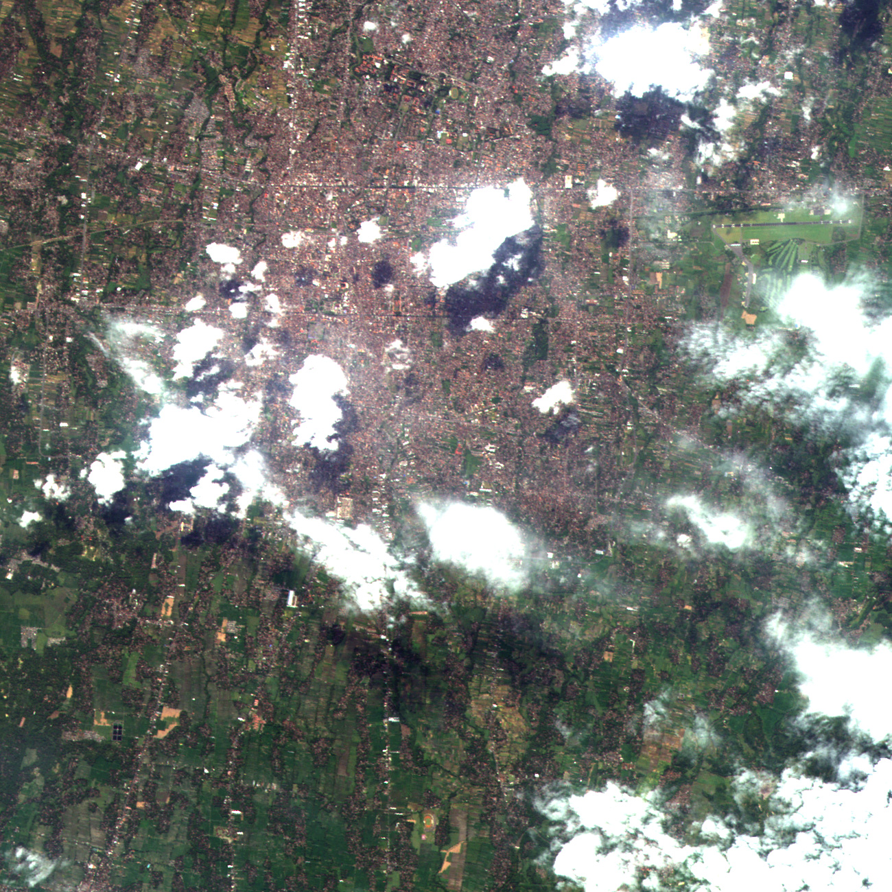 Yogyakarta observed by AVNIR-2 on May 28, 2006(JST).