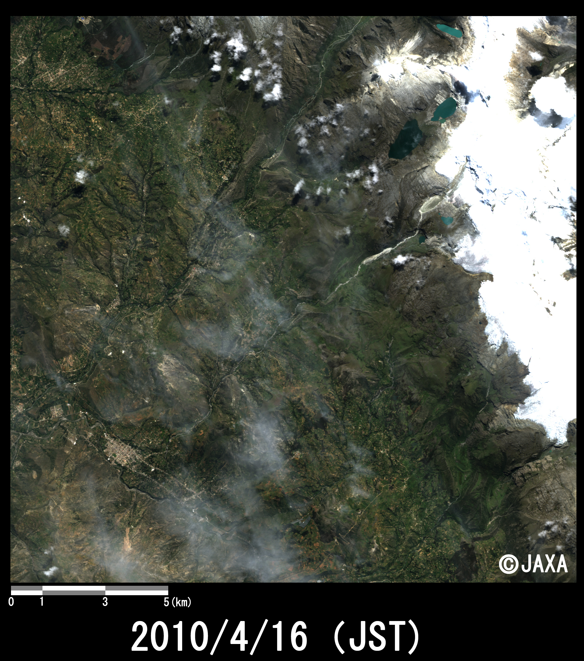 Fig. 2 (middle): Enlarged image of the overflowed lake by the glacial falling and around the downriver town, Carhuaz on April 16, 2010 (JST, eighteen kilometers squares).