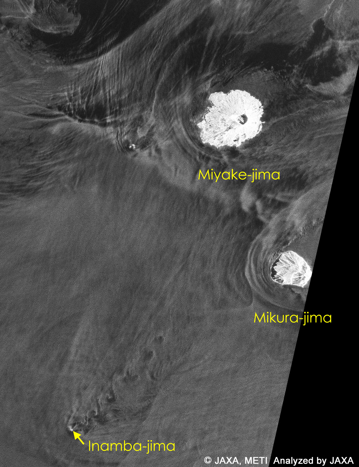 PALSAR image observed with the fine bean single polarization (FBS) mode on June 12, 2006, around Miyake-jima of the Izu Island chain.