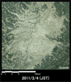 陸域観測技術衛星「だいち」搭載センサ、アブニール・ツーで観測された宮崎県都城市の降灰の様子(約20km×20kmのエリア、噴火後の2011年2月4日10時45分頃観測)