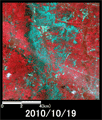陸域観測技術衛星「だいち」搭載センサ、アブニール・ツーで観測されたカンボジア西部Svay Don Kev付近の様子(約10km×10kmのエリア、災害後2010年10月19日観測)