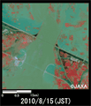 陸域観測技術衛星「だいち」搭載センサ、アブニール・ツーで観測されたパキスタンChund Bharwana付近の河川増水の橋梁付近を拡大した様子(約3km×3kmのエリア、災害後2010年8月15日観測)