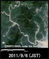 災害後の2011年9月6日にフォルモサット・ツーにより観測された和歌山県新宮市の熊野川周辺の様子(約20km×20kmのエリア)