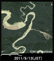 災害後の2011年9月13日にワールドビュー・ツーにより観測された奈良県十津川村風屋ダム周辺の様子(約3km×3kmのエリア)