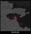 陸域観測技術衛星「だいち」(ALOS)搭載の陸域観測技術衛星「だいち」(ALOS)搭載のLバンド合成開口レーダ(PALSAR；パルサー)により災害後(2010年1月2日)に観測されたブラジル・グランデ島北東部の拡大図