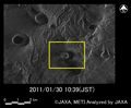 噴火後の2011年1月30日10時39分頃(日本時間)に陸域観測技術衛星「だいち」(ALOS)搭載のLバンド合成開口レーダ(PALSAR；パルサー)により観測された霧島連山周辺の拡大図