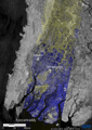 陸域観測技術衛星「だいち」(ALOS)で観測した災害前の画像と災害後の画像を色付けして重ね合わせ、災害前後の違いを色として表したものです。青く浮き出ている地域が浸水した領域を表しています。黄色の領域は降水により土の中の水分が増加したことを示しています