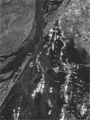 陸域観測技術衛星「だいち」(ALOS)搭載のLバンド合成開口レーダ(PALSAR；パルサー)が観測した2008年8月24日(災害後)のコシ・ダム周辺