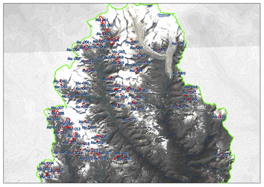 図2: マンデ川流域上流部の拡大 (緑線: 河川流域界, 赤: 公開する氷河湖台帳)