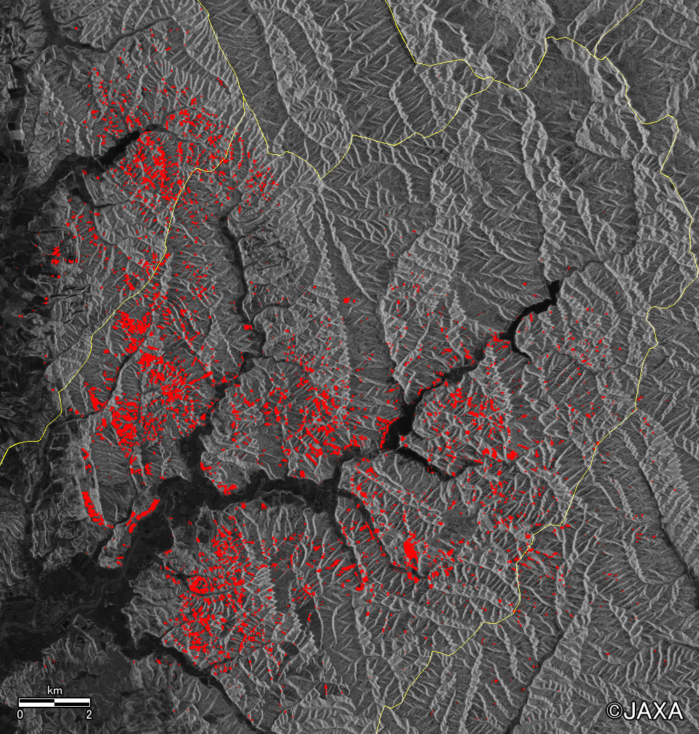 図5：左の画像から抽出した土砂崩壊箇所（赤色部分）