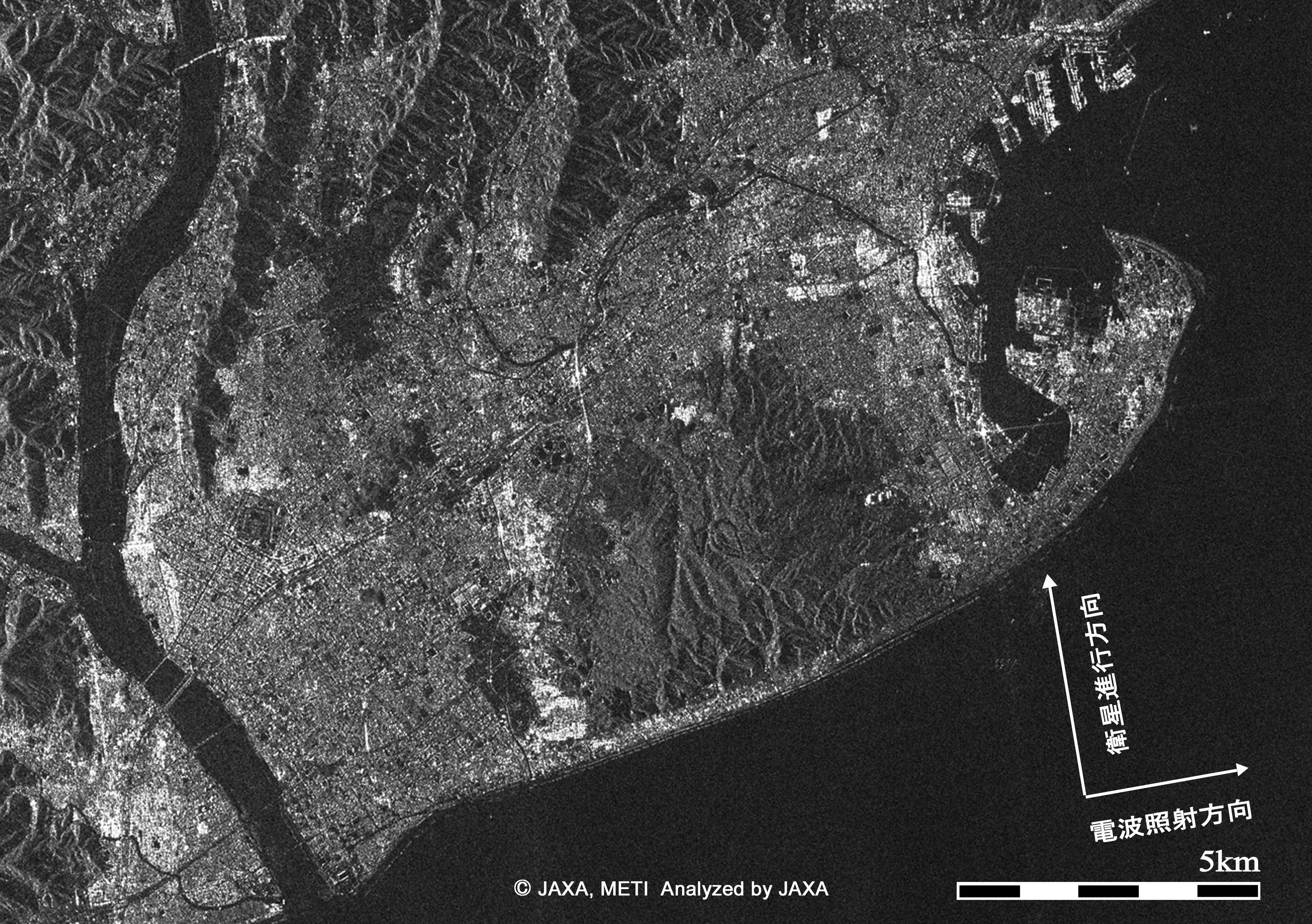 図2:陸域観測技術衛星「だいち」(ALOS)フェーズドアレイ方式Lバンド合成開口レーダ（PALSAR）で見た夜間の静岡市周辺
