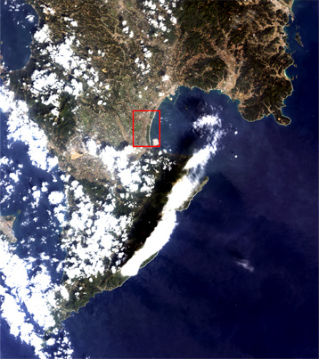 図1: 2006年2月17日に陸域観測技術衛星「だいち」(ALOS)高性能可視近赤外放射計2型(AVNIR-2)が観測した大隅半島