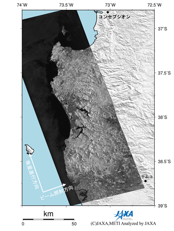 図2右:陸域観測技術衛星「だいち」(ALOS)搭載のLバンド合成開口レーダ(PALSAR；パルサー)により地震後(2010年3月2日)に観測されたチリ中部の沿岸地震(2010年2月27日発生)震央付近の領域