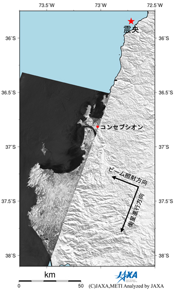 図2右:陸域観測技術衛星「だいち」(ALOS)搭載のLバンド合成開口レーダ(PALSAR；パルサー)により地震後(2010年3月18日)に観測された強度画像
