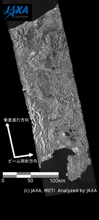 図2右:陸域観測技術衛星「だいち」(ALOS)搭載のLバンド合成開口レーダ(PALSAR；パルサー)により地震後(2011年4月11日)に観測された画像
