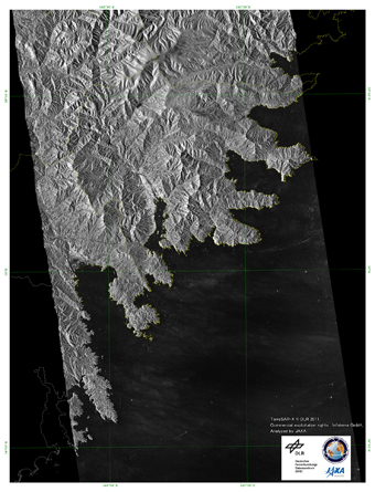 図4左:2011年3月14日(17時37分頃)に観測されたTerraSAR-Xの岩手県南部から宮城県気仙沼市の沿岸部周辺の災害後画像