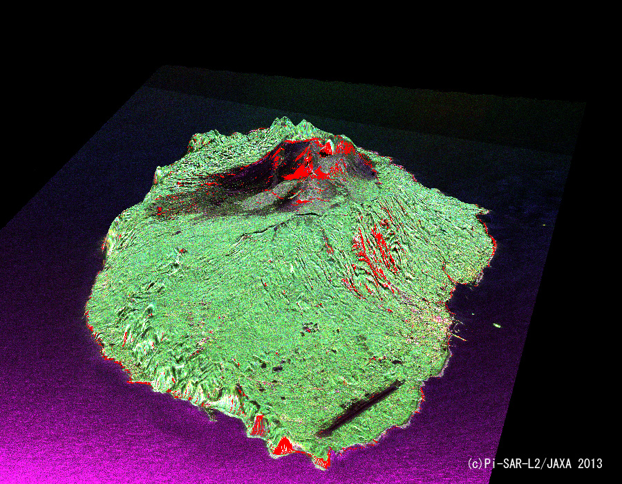 図8(d)：2013年10月22日に観測したPi-SAR-L2画像データのHH偏波とVV偏波の相関解析処理の結果を赤色で重ね合わせて作成した伊豆大島の鳥瞰図（北側から観測、山肌の赤い箇所が変化領域）