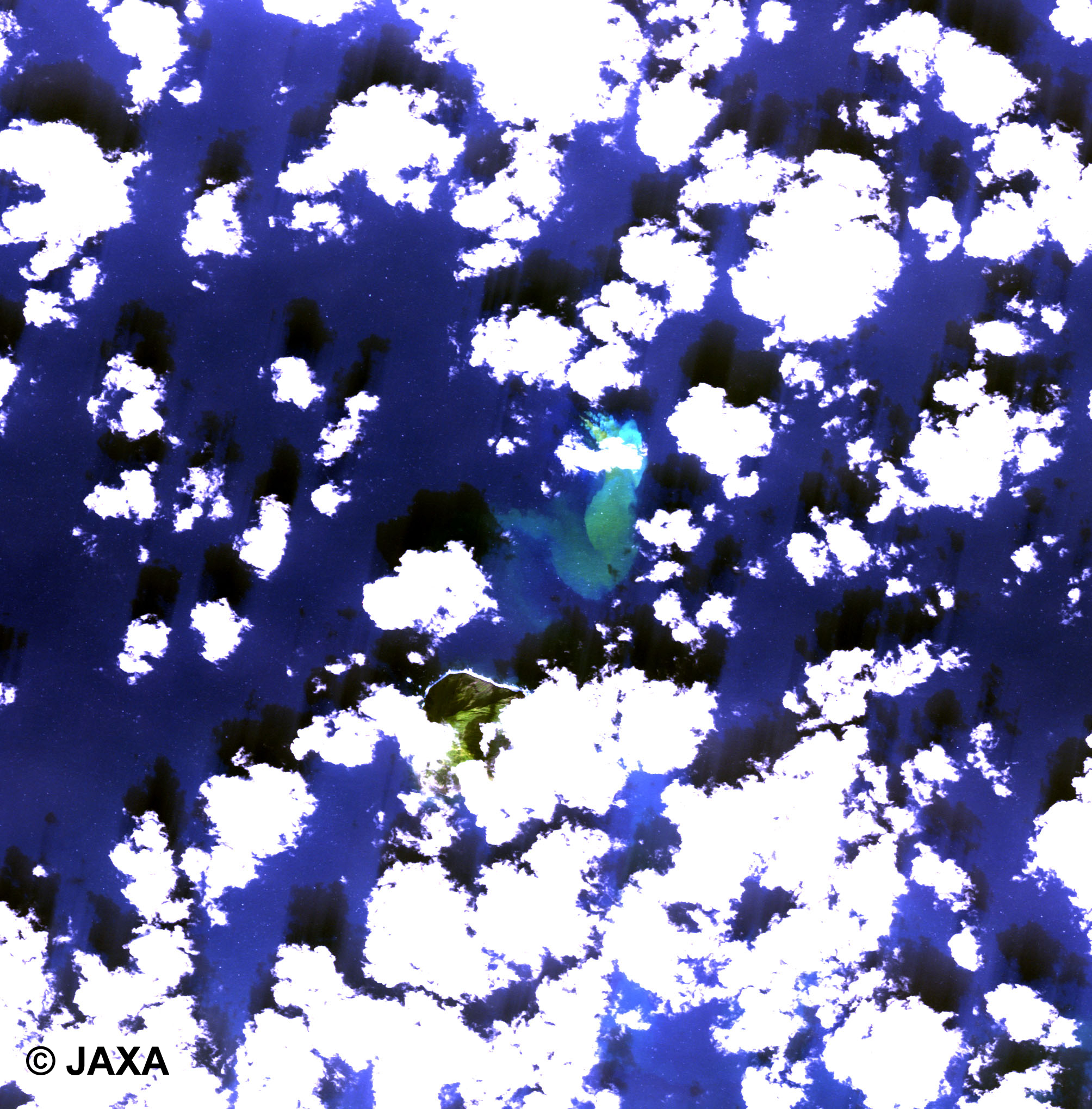 図2::陸域観測技術衛星「だいち」(ALOS)搭載の高性能可視近赤外放射計2型(アブニール・ツー)により2010年2月7日午前10時01分頃(日本時間)に取得した南硫黄島と福徳岡ノ場付近の拡大図