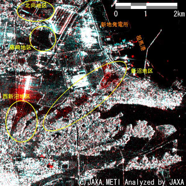 図4(d):PALSARでの2011年4月2日観測の画像を赤に、2011年3月16日の画像を緑と青に割り当てたカラー合成画像から、相馬市周辺拡大図