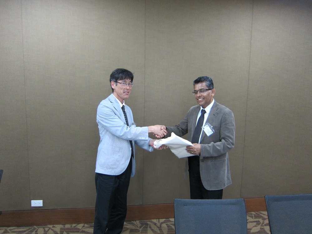 At the end of the workshop, tokens were given to co-chairs.
