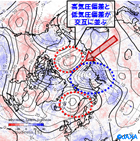 北極域の夏期曇天率および500hPa高度の偏差の分布2014年6-8月平均