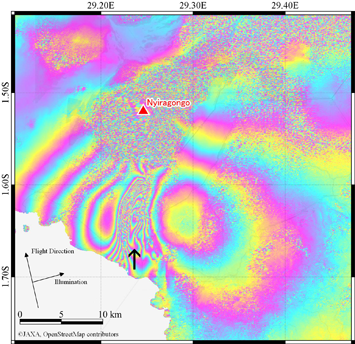 InSAR images obtained by ALOS-2 observation data on May 28, 2021 (left) and June 3, 2021 (right)